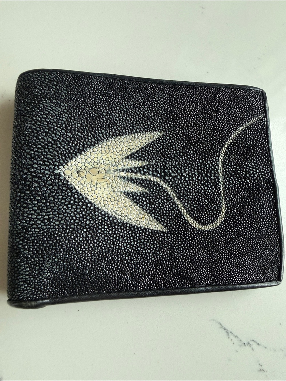 Genuine Stingray Leather Bifold Wallet Graphic Stingray Fish Inlay Shagreen